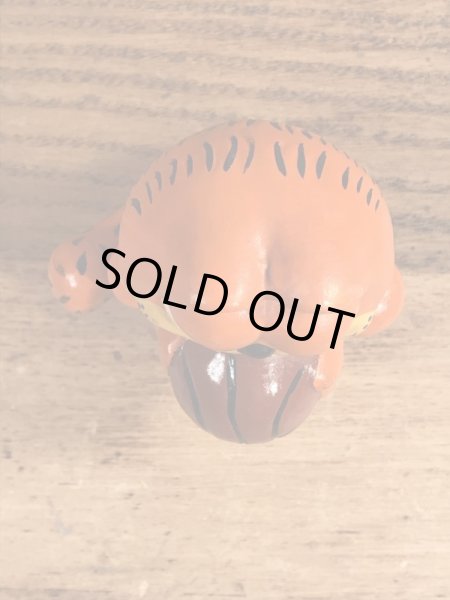 バスケットボールのガーフィールドのビンテージ陶器フィギュア