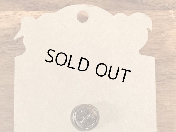 カリフォルニアレーズンのPVCフィギュアのビンテージピンバッジ