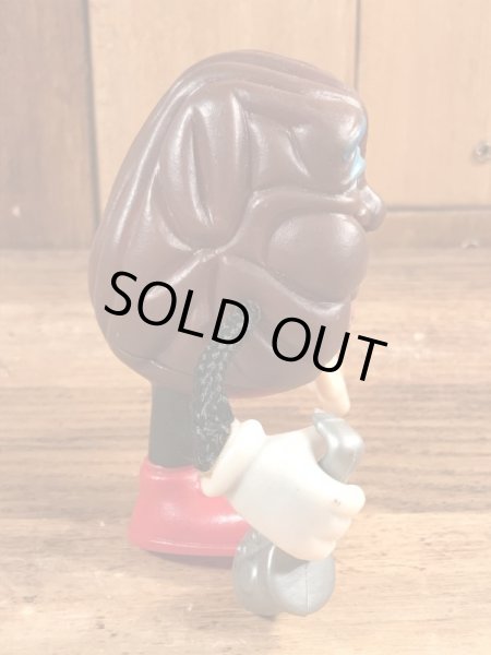 カリフォルニアレーズンに似たビニール製のビンテージドール