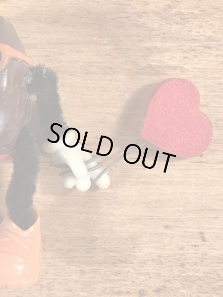 カリフォルニアレーズンのハートを持ったビンテージオーナメントドール