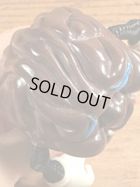 カリフォルニアレーズンに似たビニール製のビンテージドール