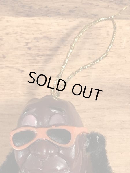 カリフォルニアレーズンのハートを持ったビンテージオーナメントドール