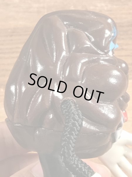 カリフォルニアレーズンに似たビニール製のビンテージドール