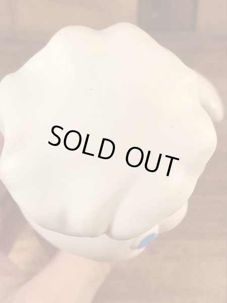 ドゥーボーイの台付きのヴィンテージビニールドール