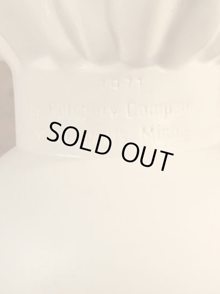 ドゥーボーイの台付きのヴィンテージビニールドール