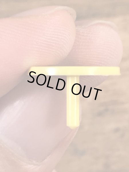 企業キャラクターのミスターピーナッツのビンテージプラスチックピン