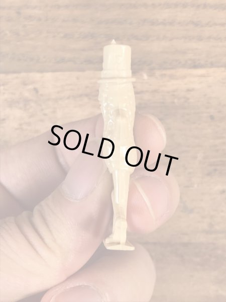 アドバタイジングキャラクターのミスターピーナッツのビンテージミニフィギュア