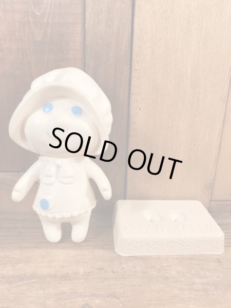 ドゥーボーイの台付きのビンテージソフビ人形