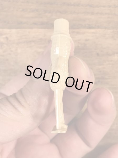 企業キャラクターのミスターピーナッツのヴィンテージミニフィギュア