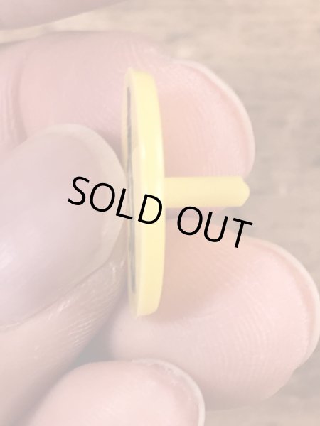 アドバタイジングキャラクターのミスターピーナッツのヴィンテージプラスチックピン