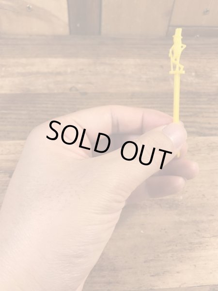 企業キャラクターのミスターピーナッツのヴィンテージカクテルスティック