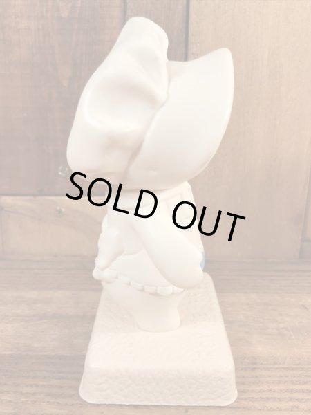 ドゥーボーイの台付きのビンテージソフビ人形