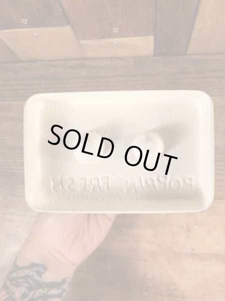 ドゥーボーイの台付きのヴィンテージビニールドール