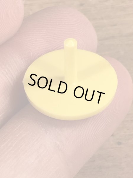 企業キャラクターのミスターピーナッツのビンテージプラスチックピン