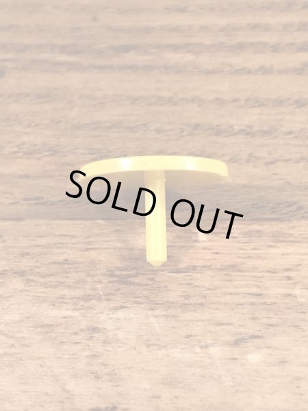 アドバタイジングキャラクターのミスターピーナッツのヴィンテージプラスチックピン