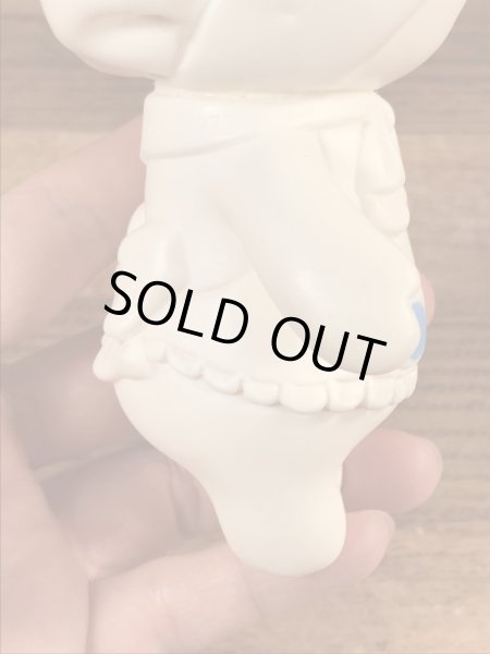 ドゥーボーイの台付きのビンテージソフビ人形