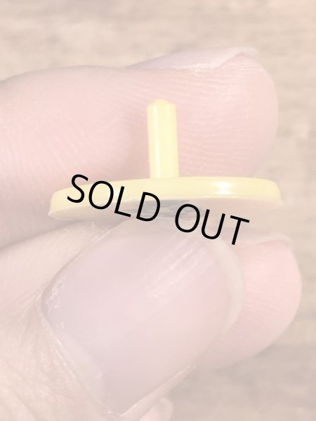 企業キャラクターのミスターピーナッツのビンテージプラスチックピン