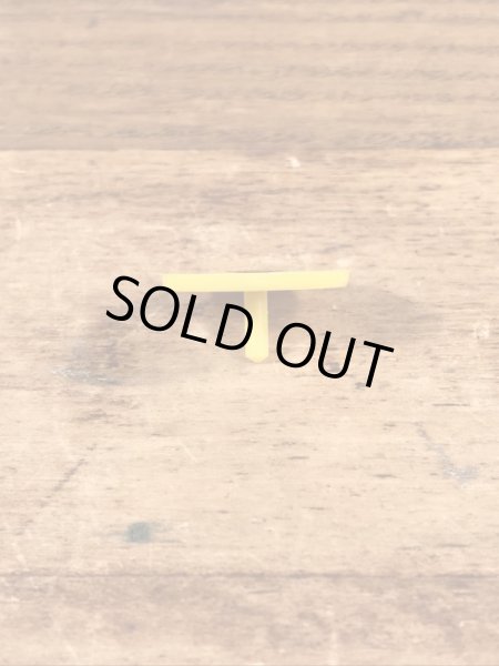 アドバタイジングキャラクターのミスターピーナッツのヴィンテージプラスチックピン