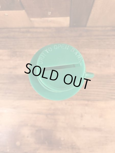 企業キャラクターのミスターピーナッツのビンテージ貯金箱フィギュア