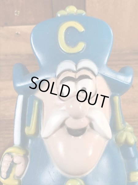 企業キャラクターのキャプテンクランチの貯金箱フィギュア