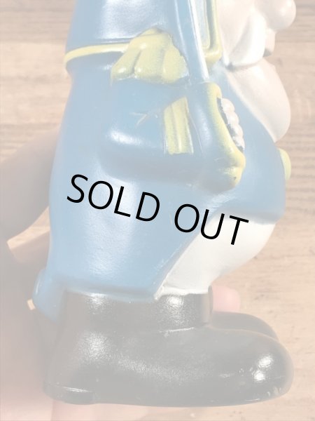 アドバタイジングキャラクターのキャプテンクランチのコインバンクドール