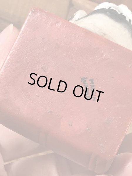 スカルオンブックの顎揺れするビンテージマッチホルダー