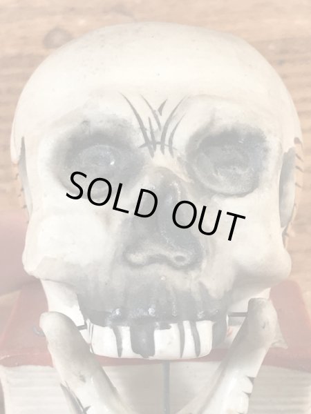 スカルオンブックの顎揺れするビンテージマッチホルダー