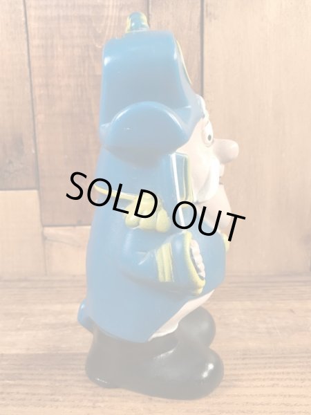 企業キャラクターのキャプテンクランチの貯金箱フィギュア