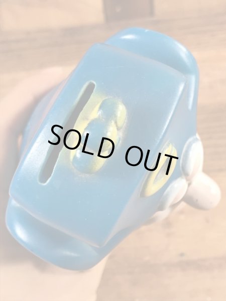 企業キャラクターのキャプテンクランチの貯金箱フィギュア