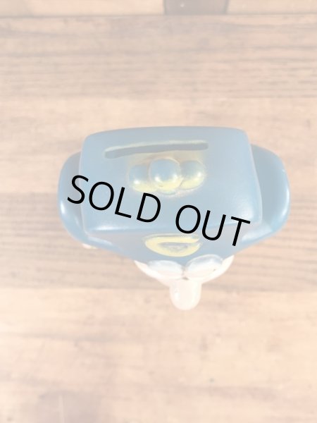 企業キャラクターのキャプテンクランチの貯金箱フィギュア