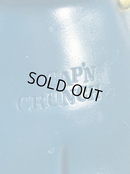 企業キャラクターのキャプテンクランチの貯金箱フィギュア