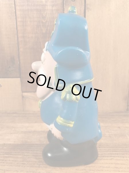 アドバタイジングキャラクターのキャプテンクランチのコインバンクドール