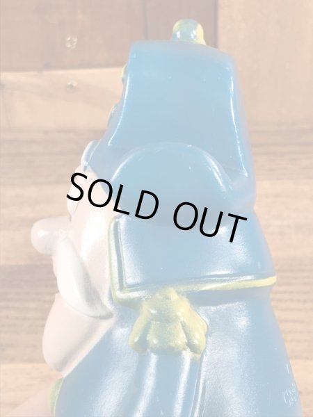 企業キャラクターのキャプテンクランチの貯金箱フィギュア