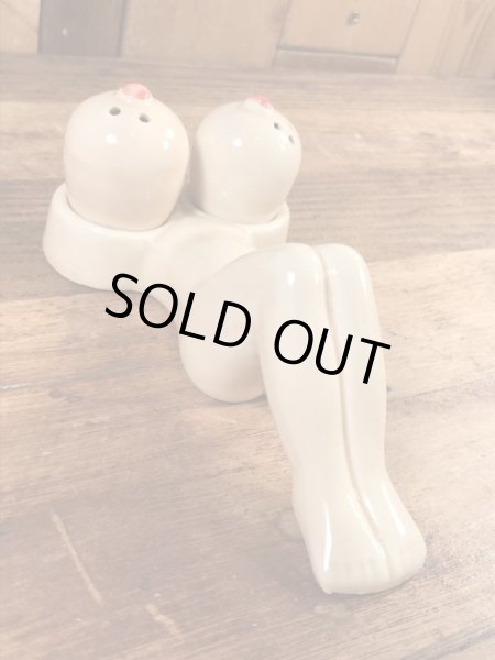 おっぱいの陶器製のビンテージソルト＆ペッパー