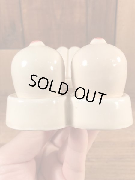 おっぱいの陶器製のビンテージソルト＆ペッパー