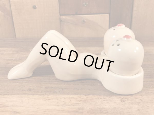 おっぱいが容器になっているヌードのヴィンテージ塩コショウ入れ