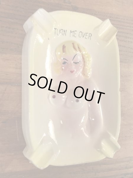 ピンナップガールの陶器製のビンテージ灰皿