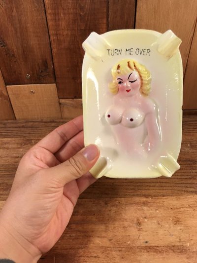 画像3: Pin-Up Girl “Turn Me Over” Ceramic Ashtray　ピンナップガール　ビンテージ　アシュトレイ　灰皿　50年代