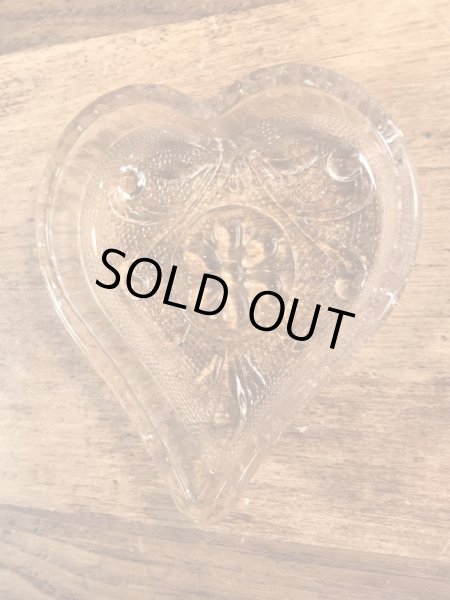 トランプのハートの形のヴィンテージアシュトレイ