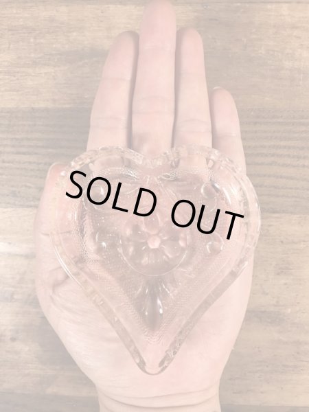 トランプのハートの形のヴィンテージアシュトレイ