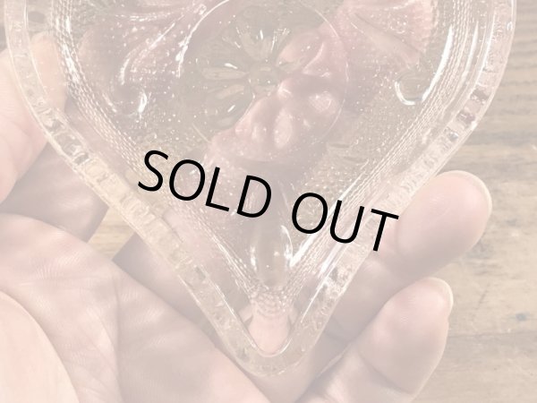 トランプのハートの形のヴィンテージアシュトレイ