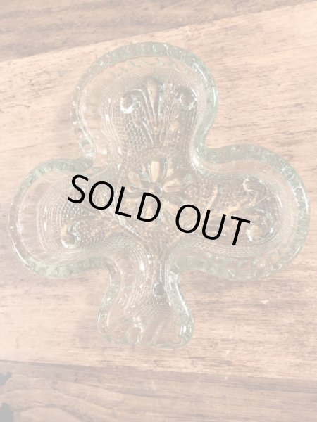 トランプのクローバーの形のヴィンテージアシュトレイ