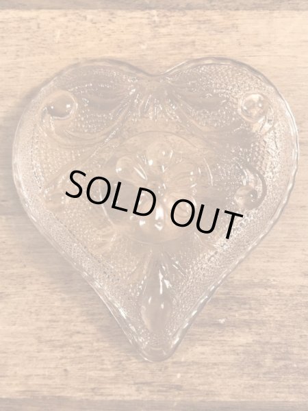 トランプのハートの形のヴィンテージアシュトレイ