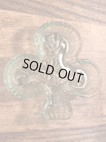 クローバーのガラス製のビンテージ灰皿