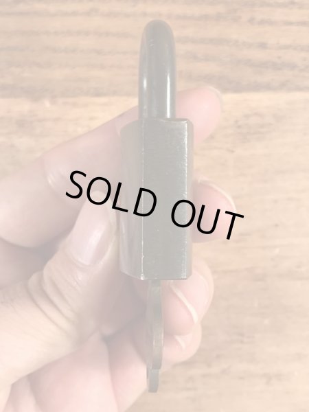 ミリタリー物の真鍮製のビンテージ南京錠