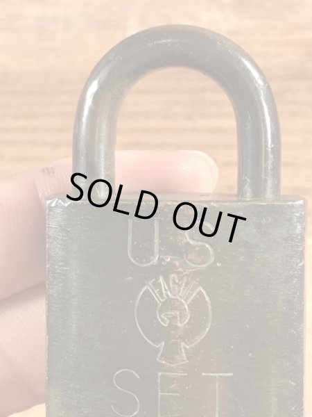 ミリタリー物の真鍮製のビンテージ南京錠