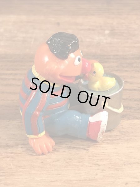 セサミストリートのアーニーのビンテージPVCフィギュア