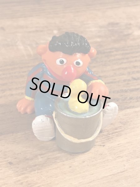 セサミストリートのアーニーのビンテージPVCフィギュア