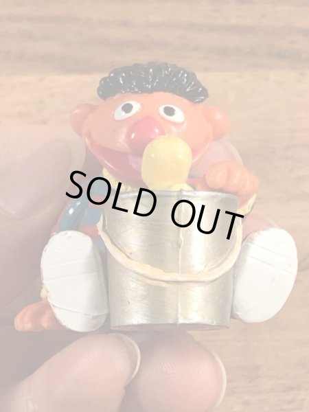 セサミストリートのアーニーのビンテージPVCフィギュア