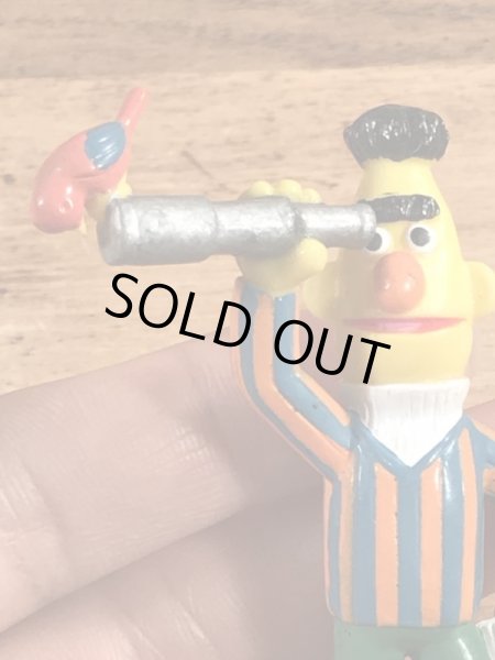 セサミストリートのバートのビンテージPVC製フィギュア